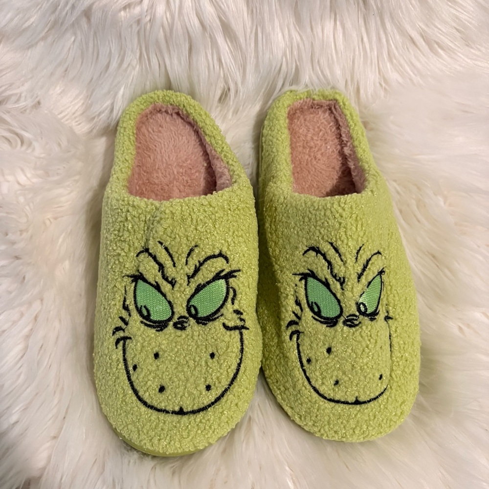Green & Tan Grinch Slippers - Picture 2 of 5